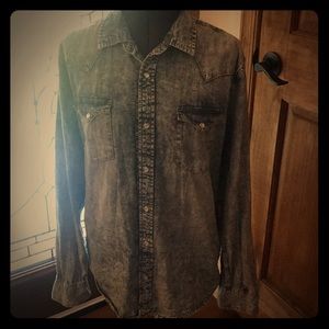 Denim shirt by Levi’s